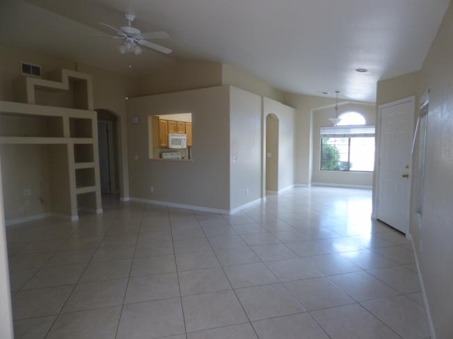 503 W Grovers Ave P1060476_11092018
