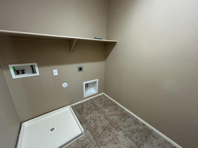 8623 S 40th DR IMG_5403_10162025 8623 S 40th DR IMG_5403_10162025