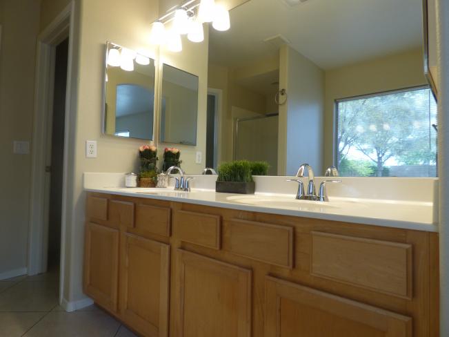 503 W Grovers Ave P1060463_11092018