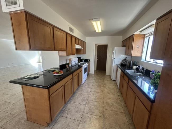 1302 W 13th ST IMG_5364_10162025 1302 W 13th ST IMG_5364_10162025