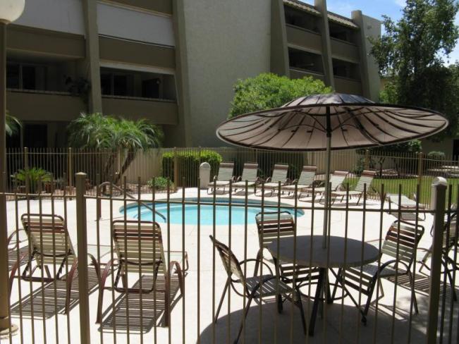 7625 E Camelback Rd pic2_06202014