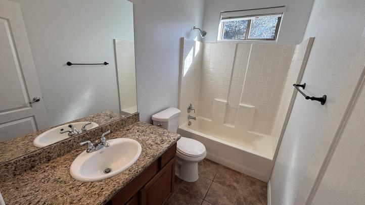 1833 E Hartford AVE IMG_2650_02202026