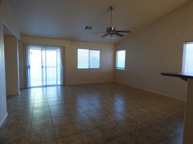 2017 N 103rd DR P1030083_06152016