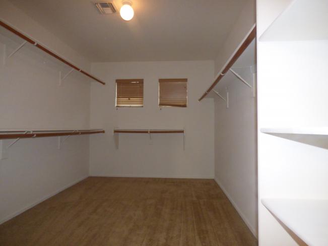 11233 W Elm LN Huge Mstr Closet_01182019