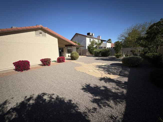 1809 E Crocus DR IMG_1181_01022025 1809 E Crocus DR IMG_1181_01022025